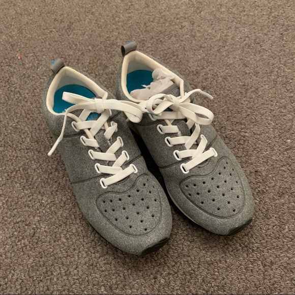 Native Cornell Shoes (Size 7 Womens/5 Men) - Picture 6 of 10